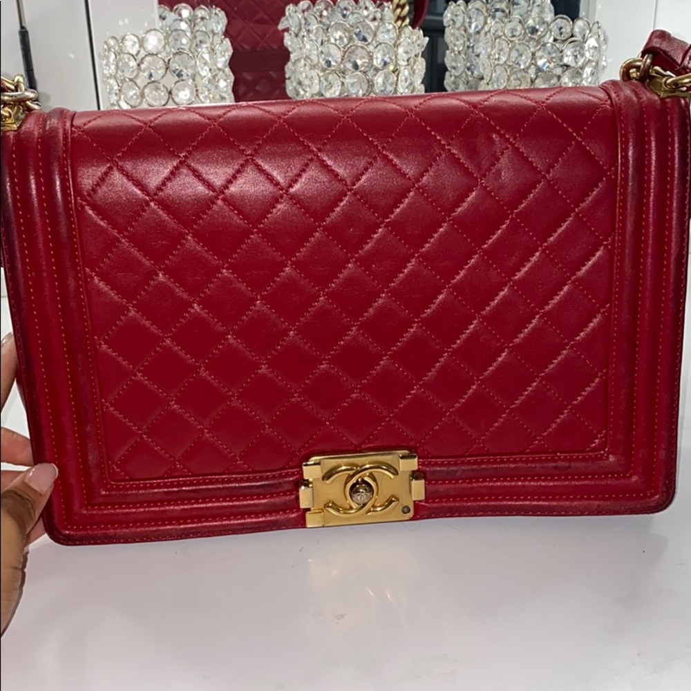 CHANEL
Caviar Quilted Large Boy Flap Red